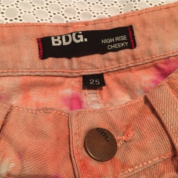 BDG UO Tie Die shorts High Waisted Cheeky - Picture 4 of 4